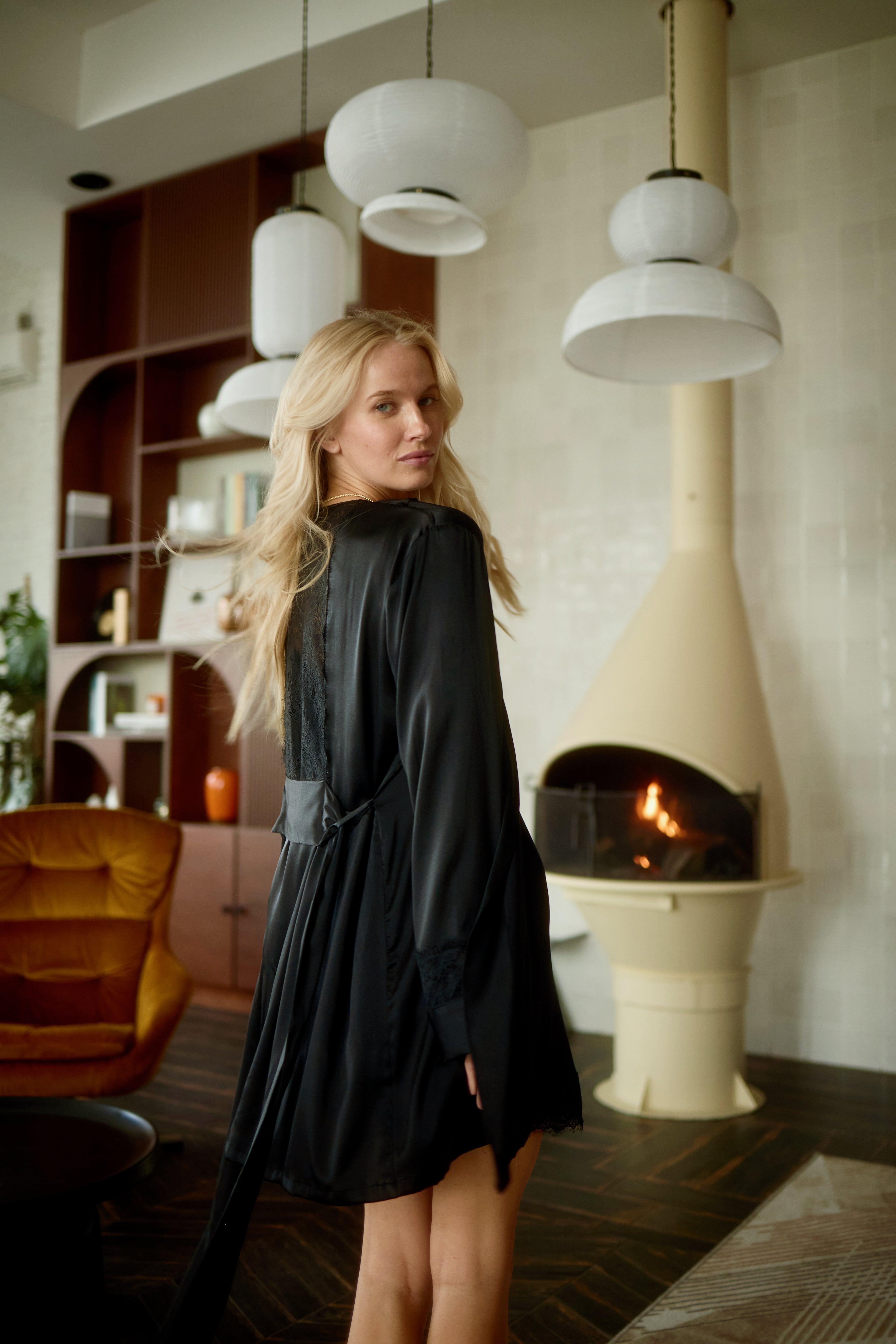 Dicentra - Black Silk Robe